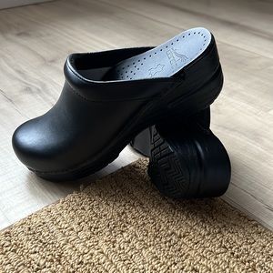 Dansko Sonja Box - Black